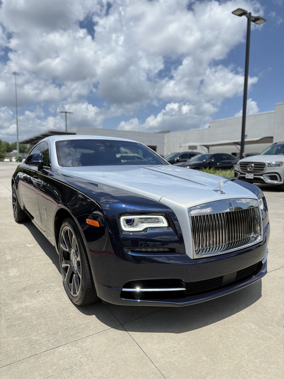 Two-tone Rolls-Royce Wraith